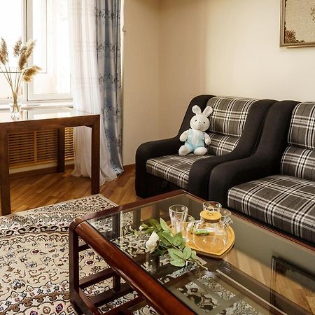 Золотой Квадрат 60 Кв2 Lägenhet Alma-Ata Exteriör bild