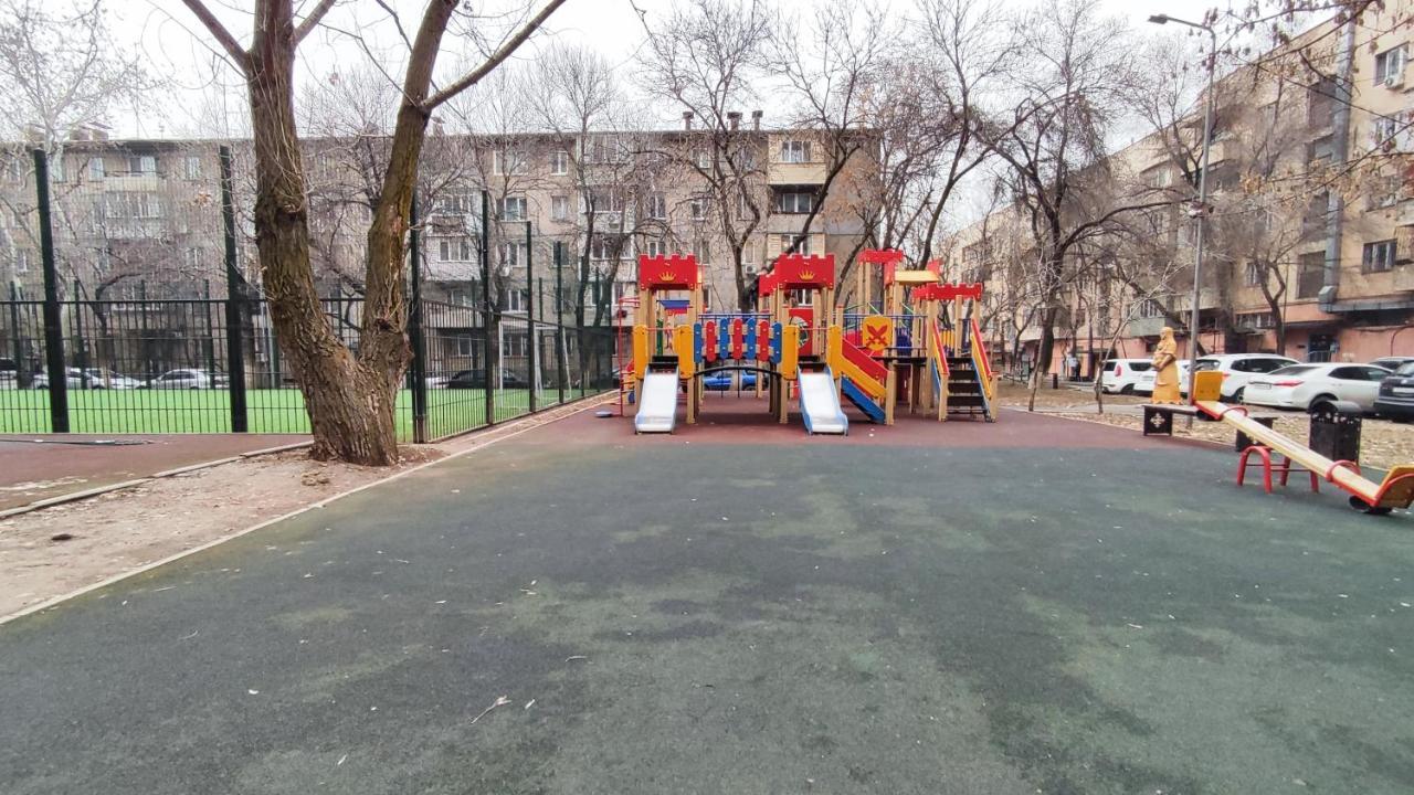 Золотой Квадрат 60 Кв2 Lägenhet Alma-Ata Exteriör bild