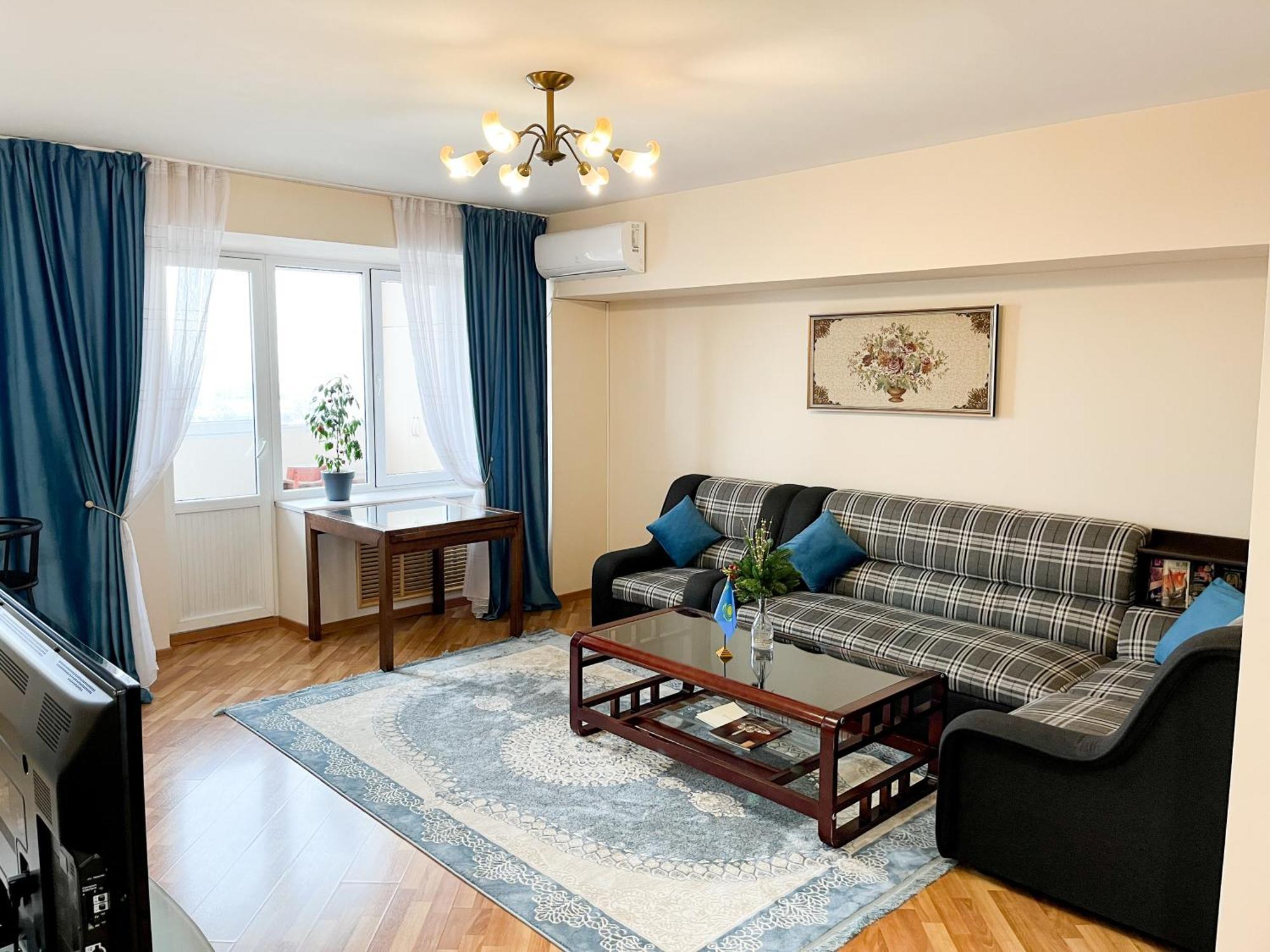 Золотой Квадрат 60 Кв2 Lägenhet Alma-Ata Exteriör bild